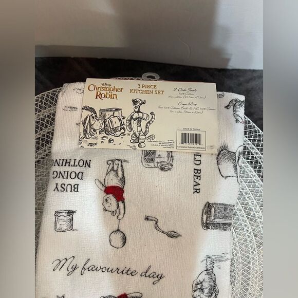 Disney Winnie the Pooh Kitchen Towels and Mitt set 3 piece set NWT - Picture 6 of 7